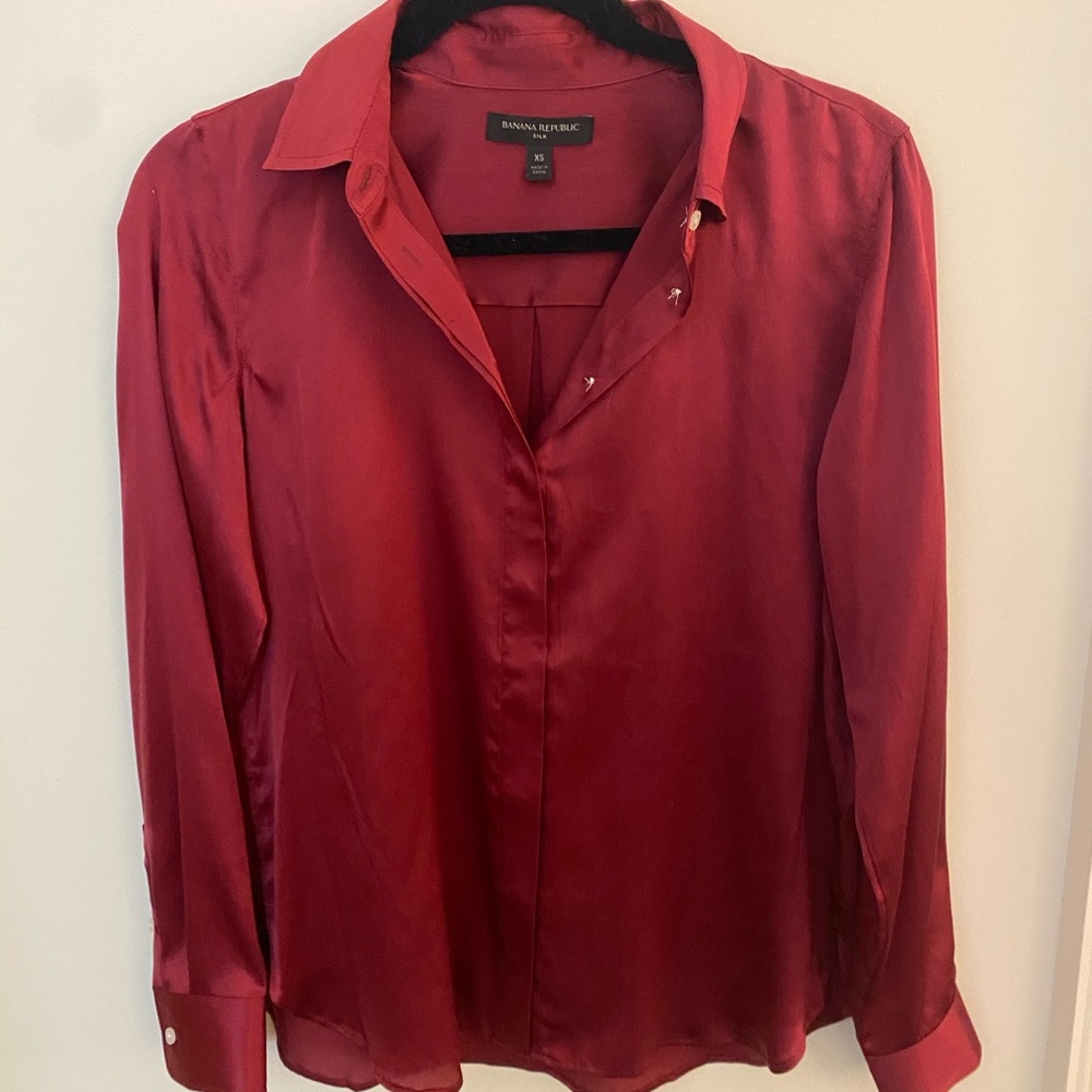 Banana Republic silk + collared long sleeve
